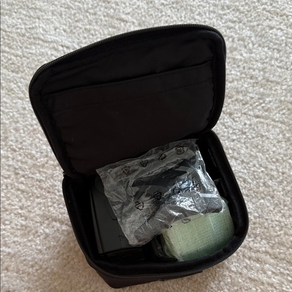 Nikon SB-700 Speedlight with Accessories